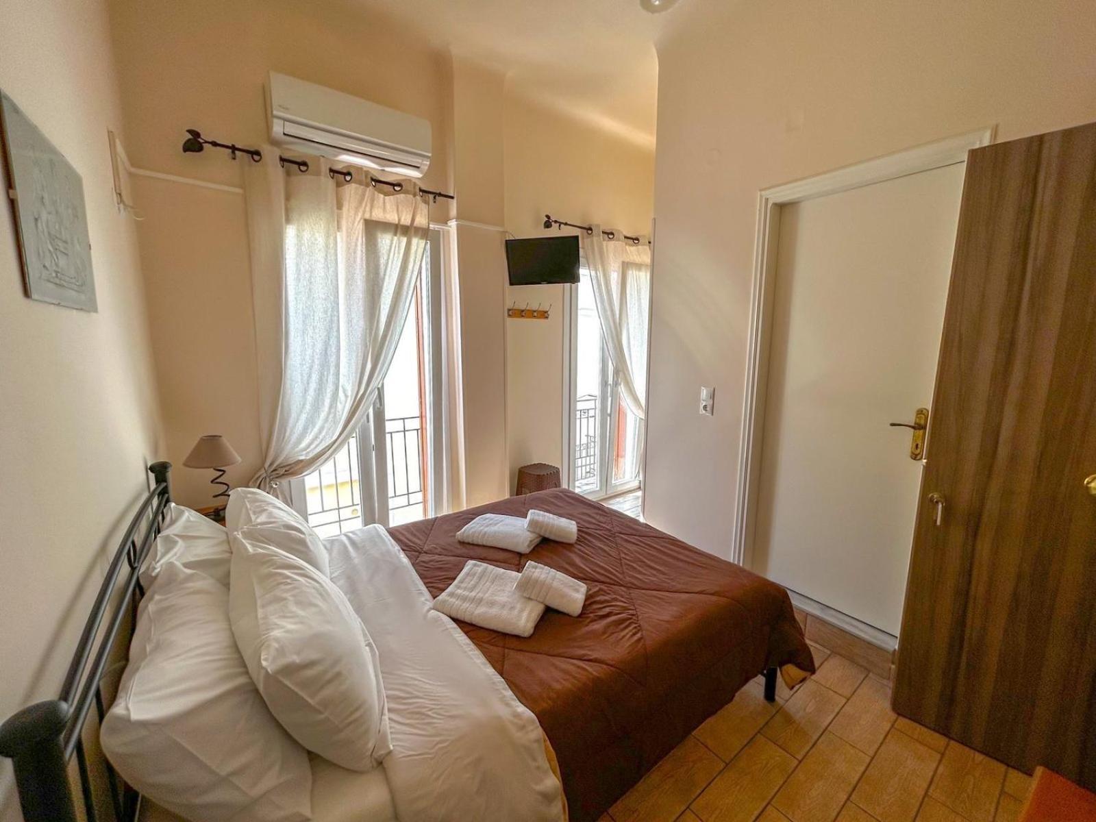 Central 9 Rooms Ermoupoli Habitación foto